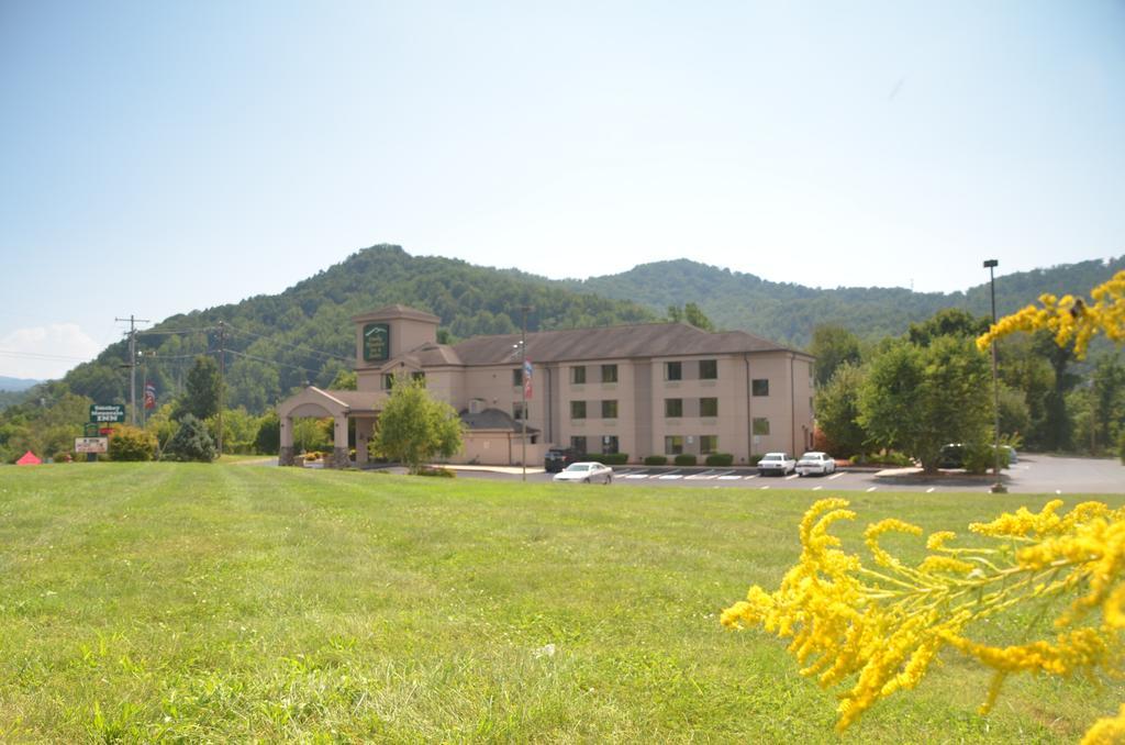 Smoky Mountain Inn & Suites Cherokee Exterior foto