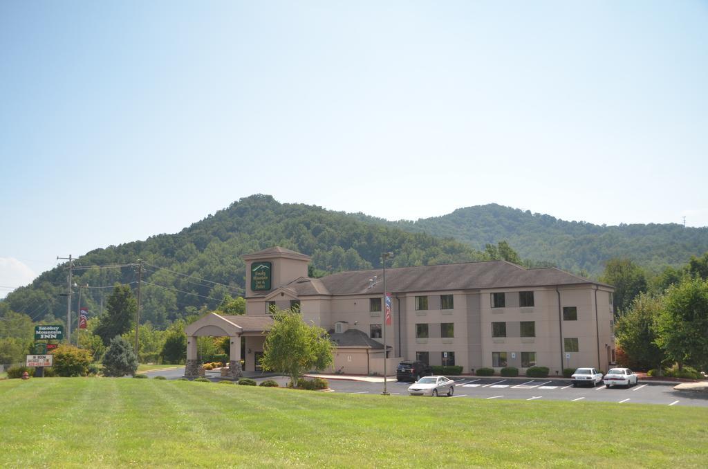 Smoky Mountain Inn & Suites Cherokee Exterior foto